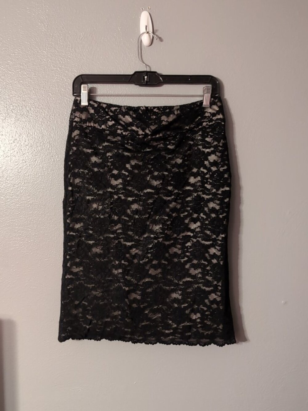 Banana Republic Black Floral Lace Lined Skirt Women's Size 4
